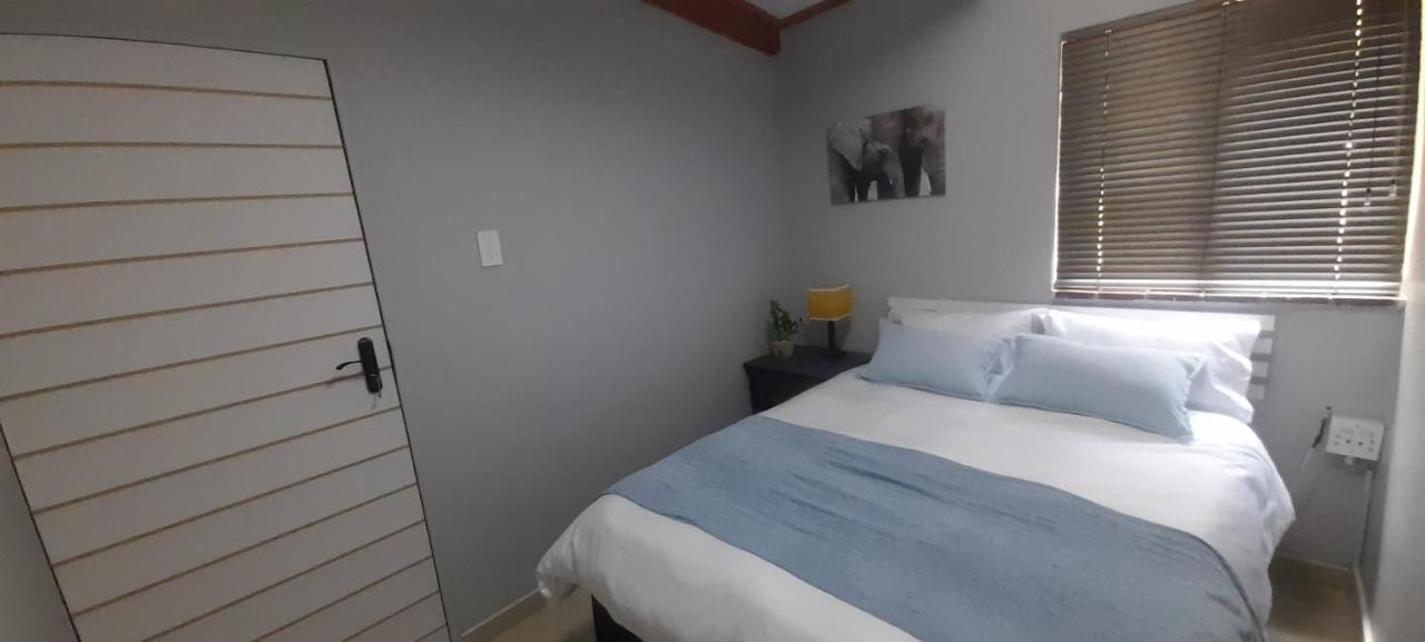 Impala Suite -Entire Unit- 2 Bedroom With 1 Ensuite Bathroom Ladysmith Exterior photo